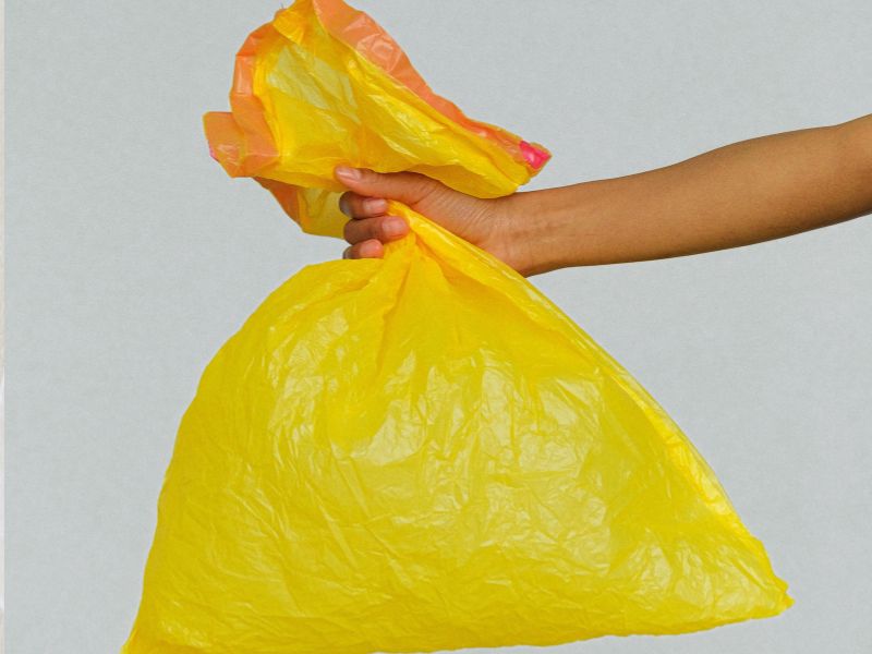 kantong plastik infeksius kuning